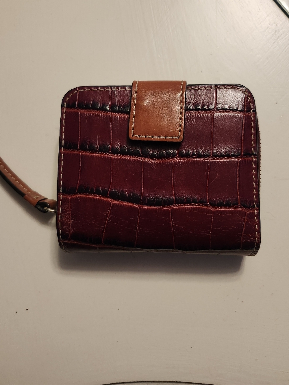 Dooney & Bourke Croc-Embossed Leather Compact Wallet - Bordeaux EUC - Picture 2 of 9